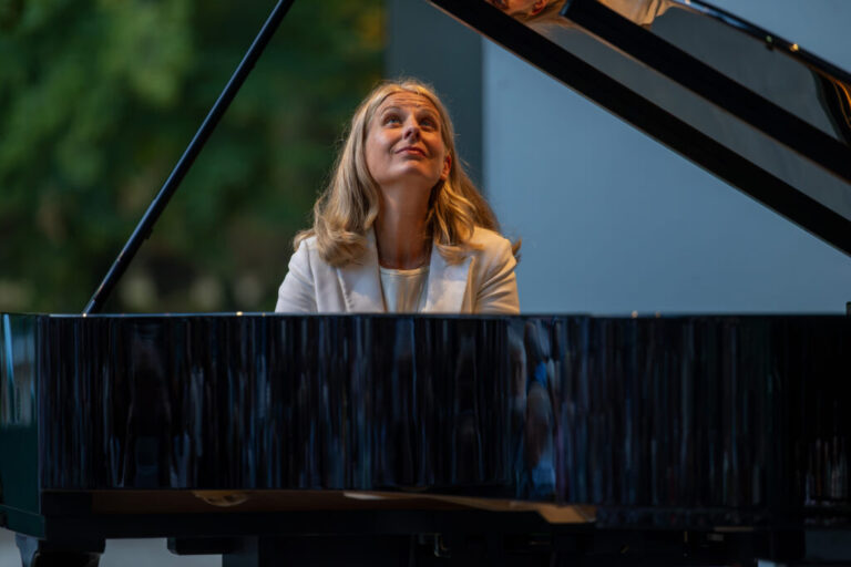 Festival de La Roque d’Anthéron : Trois visions du sacré avec quatre pianistes internationaux.