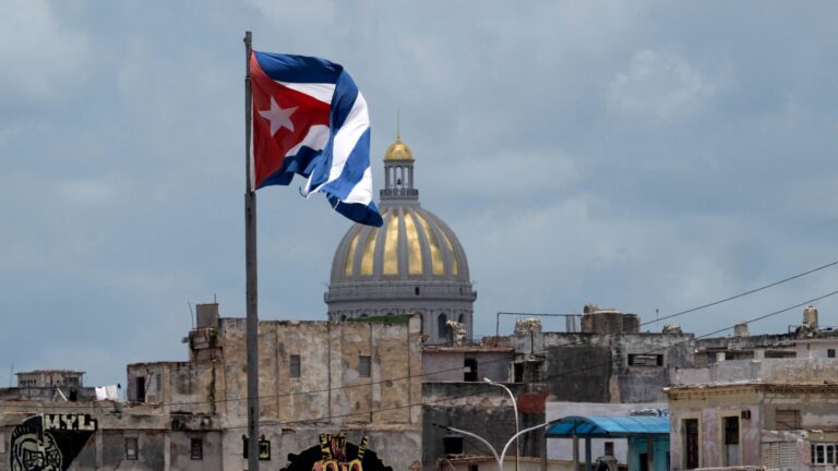 Cuba peine à rétablir son réseau électrique, 12% des foyers de La Havane alimentés en courant