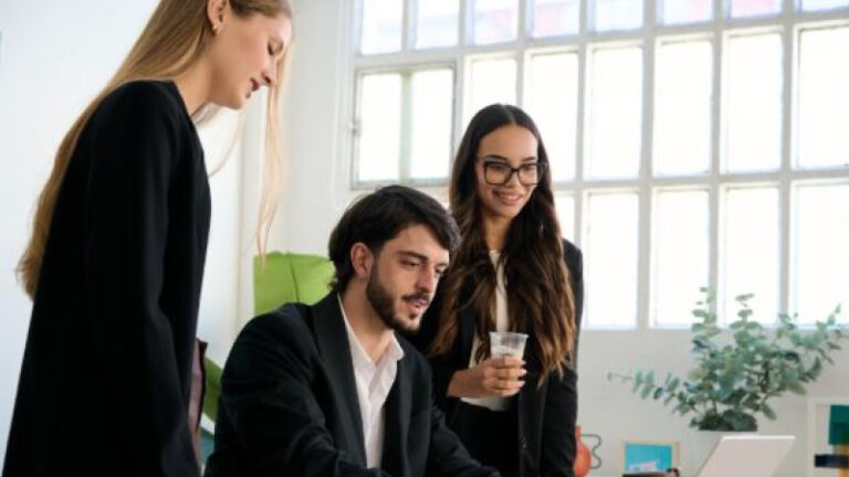 Un cabinet de création d’entreprise facilite la réussite des projets entrepreneuriaux en France.