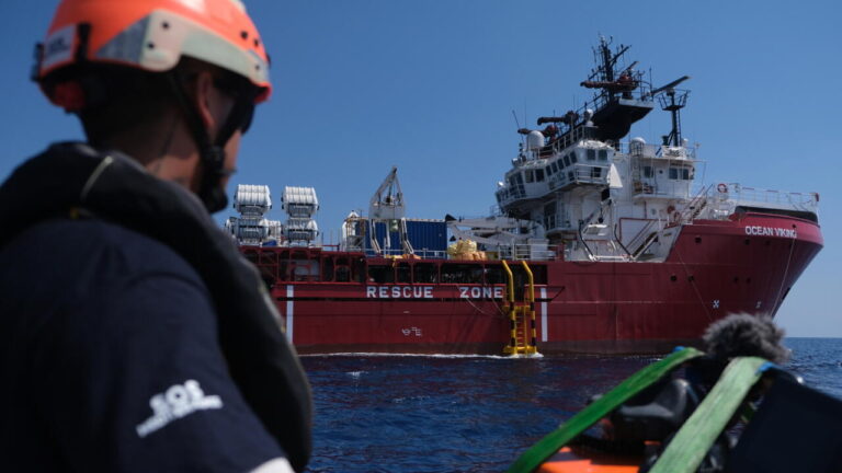 L’Ocean Viking secourt des migrants dans une Méditerranée de plus en plus dangereuse.