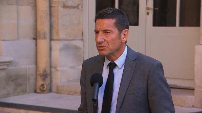 David Lisnard critique une caste politique prête à tout pour conserver le pouvoir présidentiel.