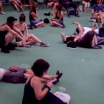 Le PCF ouvre son siège climatisé pendant la canicule, provoquant des réactions diverses.