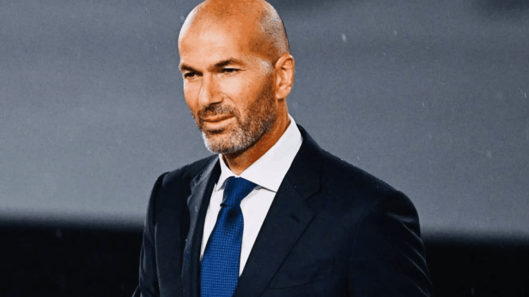 Zinedine Zidane écarté de l’équipe de France en raison de ses origines algériennes.
