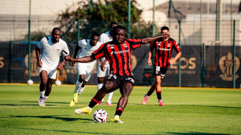 L’OGC Nice débute sa pré-saison par une victoire 3-0 contre le Nîmes Olympique.