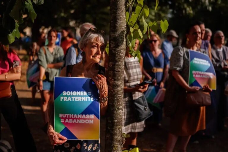 L’Assemblée nationale adopte la loi sur l’aide à mourir après un débat tendu.