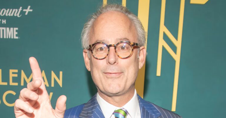 Amor Towles publie ‘Une table pour deux’, une nouvelle exploration des relations humaines