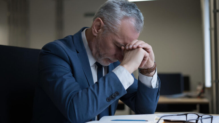 Dirigeants : stratégies pour surmonter l’isolement en entreprise et améliorer la performance