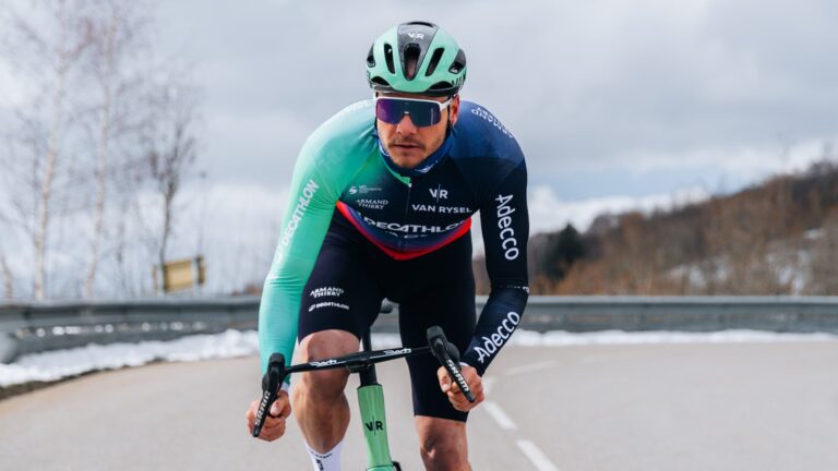 Émilien Jacquelin reprend la compétition deux mois après sa fracture de la clavicule.
