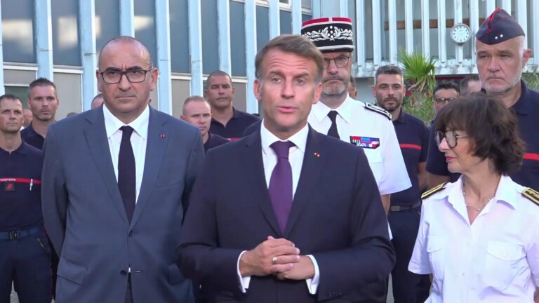 Incendies en Gironde : Emmanuel Macron défend l’action de l’État face à la crise.