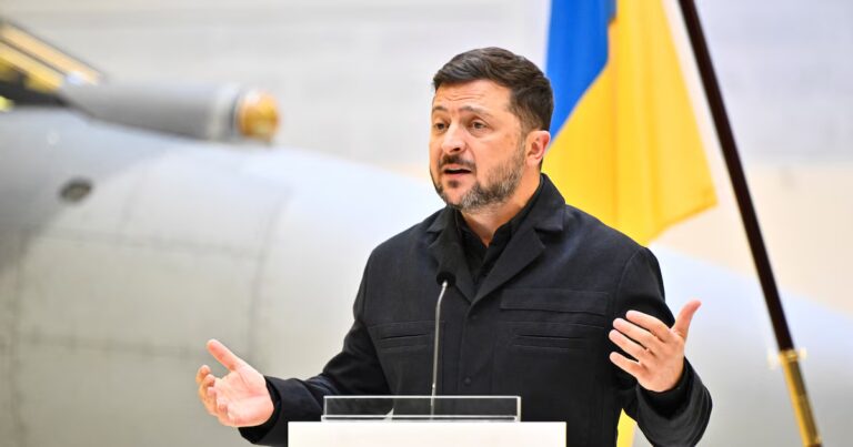 Sanctions de Zelensky ciblent ses opposants en Ukraine, intensifiant la répression politique.