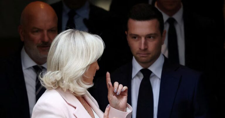 Marine Le Pen présente ses stratégies pour renforcer le RN après la présidentielle.