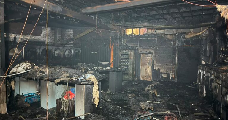 Deux victimes dans un incendie majeur à Schaerbeek, enquête en cours.