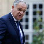 François-Noël Buffet nommé Défenseur des droits : des critiques sur sa légitimité émergent.