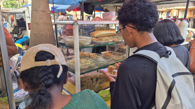 « Le Komposé, plat traditionnel malgache, devient incontournable dans la gastronomie locale »