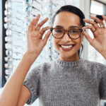 Choisir des lunettes selon la forme du visage : conseils d&rsquo;opticiens pour un ajustement optimal