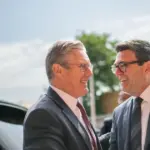 Keir Starmer sous pression alors que le nouveau Premier ministre travailliste prend ses fonctions.