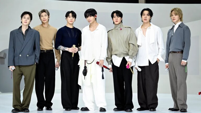 BTS ne soumet pas Arirang aux Grammy Awards, une décision controversée pour le groupe.
