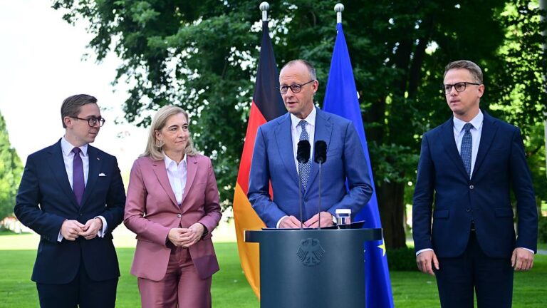 Merz annonce un remaniement ministériel après la démission de Spahn en Allemagne.