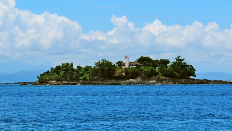 Bateau de migrants intercepté par les autorités malgaches au large de Nosy Be.