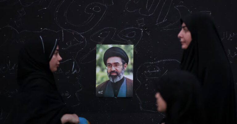 Iran : Mojtaba Khamenei appelle à venger son père, tensions accrues au sein du régime