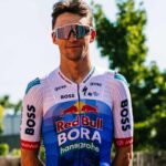 Jai Hindley prolonge son contrat avec l&rsquo;équipe Red Bull Bora-Hansgrohe pour la saison prochaine.
