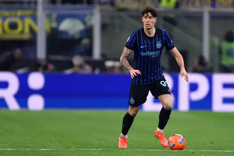 Real Madrid relance l’intérêt pour le défenseur italien Bastoni en vue du mercato.