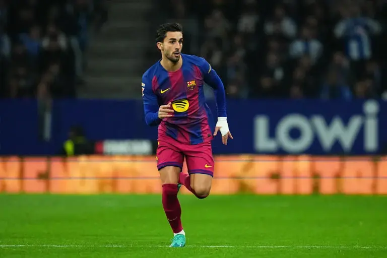 Paris transfère 60 millions d’euros au Barça pour le recrutement d’un joueur identifié.