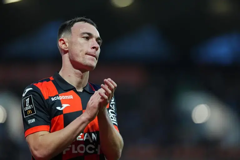 RC Lens réalise un transfert de 20 millions d’euros pour un joueur en Ligue 1.