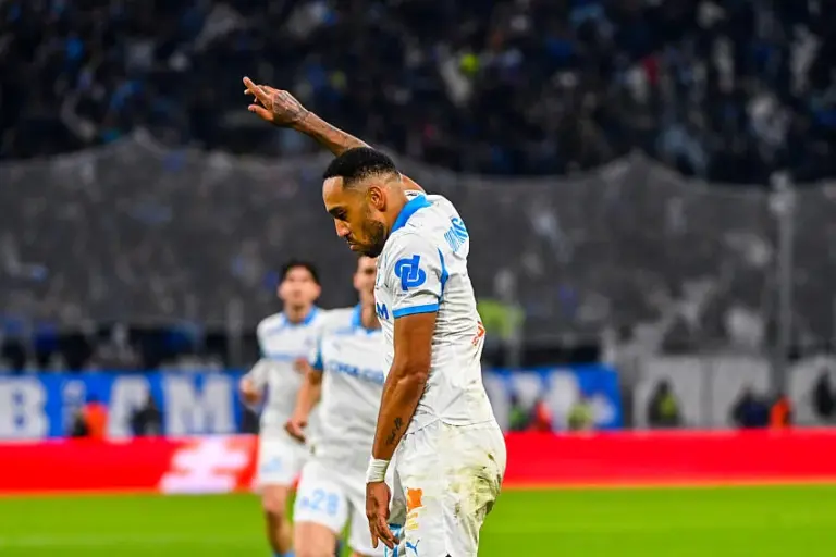Mercato OM : Aubameyang, Traoré et Salah quittent Marseille dans un dégraissage rapide.