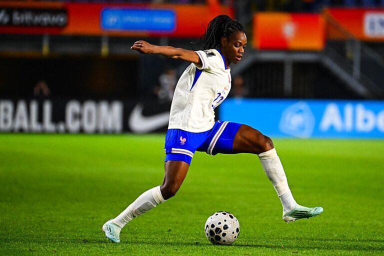 Naomie Feller rejoint le PSG en provenance de l’AS Monaco, renforçant l’attaque du club.