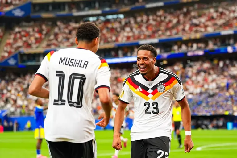 Dortmund fixe un prix de transfert élevé pour Nmecha, suscitant des interrogations sur son avenir.