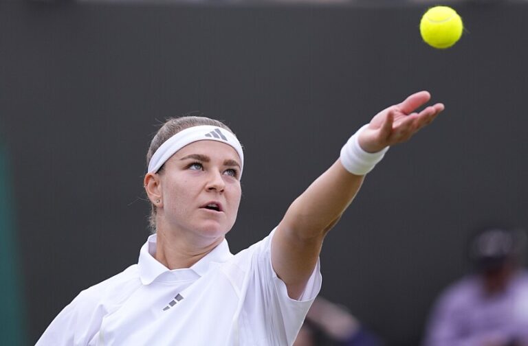 Muchova élimine Osaka et affrontera Gauff en demi-finale à Wimbledon.