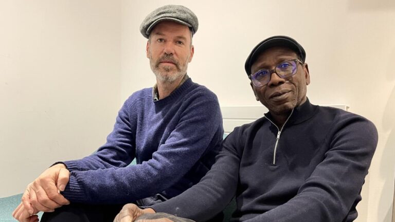 Ballaké Sissoko et Piers Faccini collaborent pour une nouvelle œuvre musicale sur les cordes.