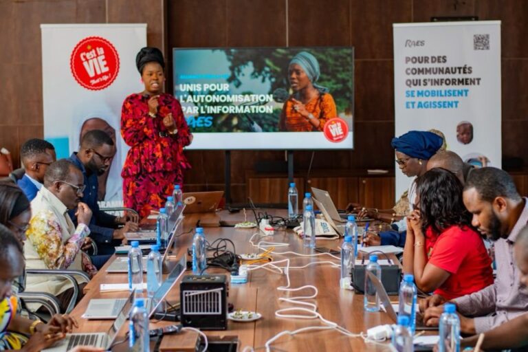 Le Réseau Africain pour l’Éducation et la Santé mobilise des médias pour le programme « C’est la vie ! »