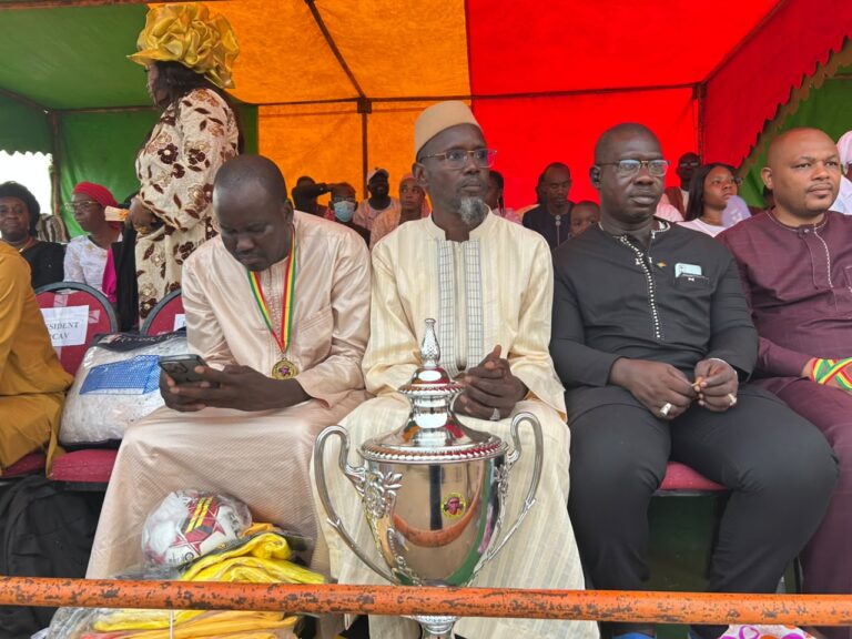 L’Asc Bargam remporte le trophée senior au Championnat Zonal de Thiamène Pass, Moussa Ndiaye soutient la jeunesse.