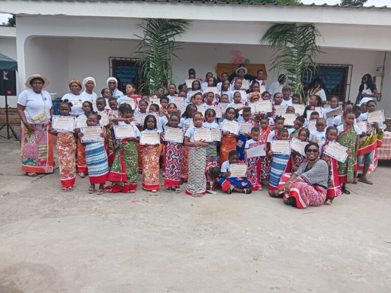 Port-Gentil : Plus de 80 enfants formés à la langue et culture Omyéné par des éducateurs locaux
