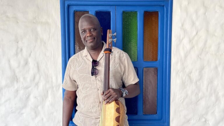 Festival Gnaoua : Cheikh Ndoye, bassiste d’exception, met en lumière la culture gnaoua.