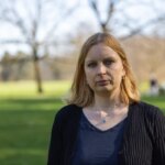 Une mère se mobilise pour soutenir son fils atteint d&rsquo;une maladie rare en France.