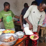 Le garba, plat national ivoirien, allie saveur et accessibilité économique.