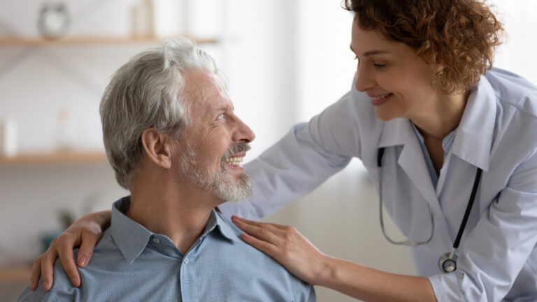 Loi infirmière : défis et enjeux de sa mise en œuvre en France pour les professionnels de santé.
