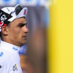 Del Toro explique sa chute avec Vingegaard pour éviter un accident avec Pogacar.