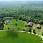 Vexin : une région proche de Paris attire les hôteliers entre nature et patrimoine.