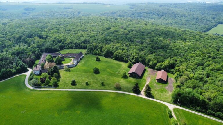 Vexin : une région proche de Paris attire les hôteliers entre nature et patrimoine.
