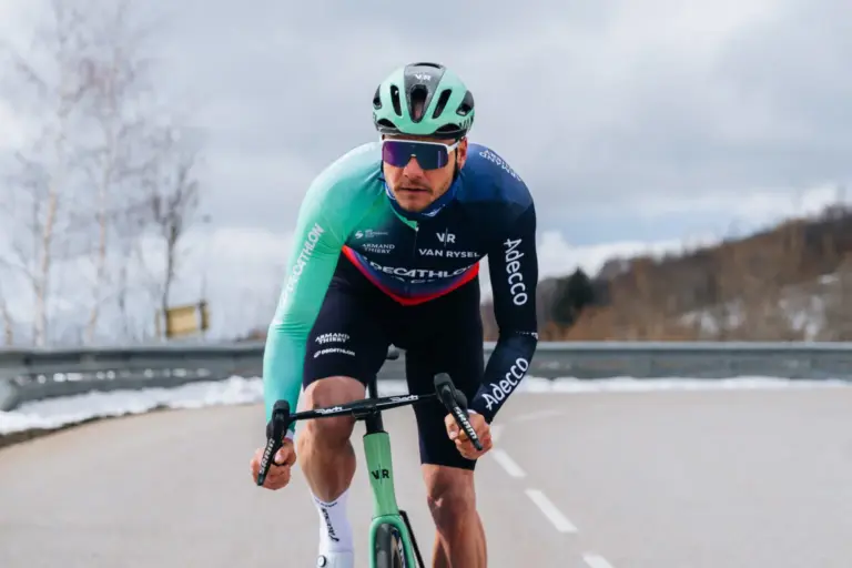 Émilien Jacquelin signe un partenariat avec Décathlon et CMA CGM pour le sport.