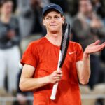Jannik Sinner remporte le match contre un adversaire classé dans le top 10 mondial.