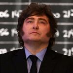 Javier Milei menace de paralyser les activités non-essentielles si le budget n&rsquo;est pas voté.