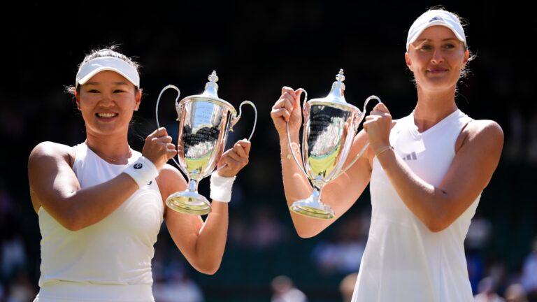 Mladenovic remporte la finale du double à Wimbledon, première victoire française depuis 1937.