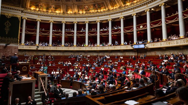 Les députés socialistes s’opposent à la motion de censure des Écologistes sur la canicule.