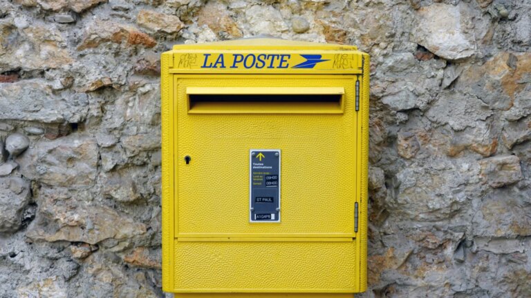 La Poste remplace les boîtes aux lettres par des solutions alternatives dans les communes.