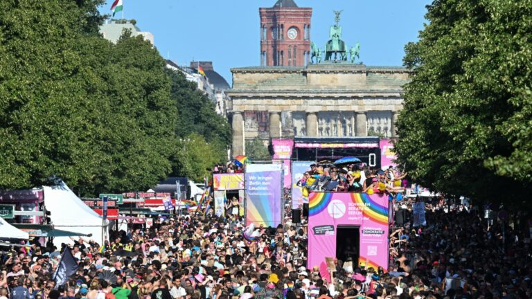 Incident à la Gay Pride de Berlin : un mort et plusieurs blessés après un accident de véhicule
